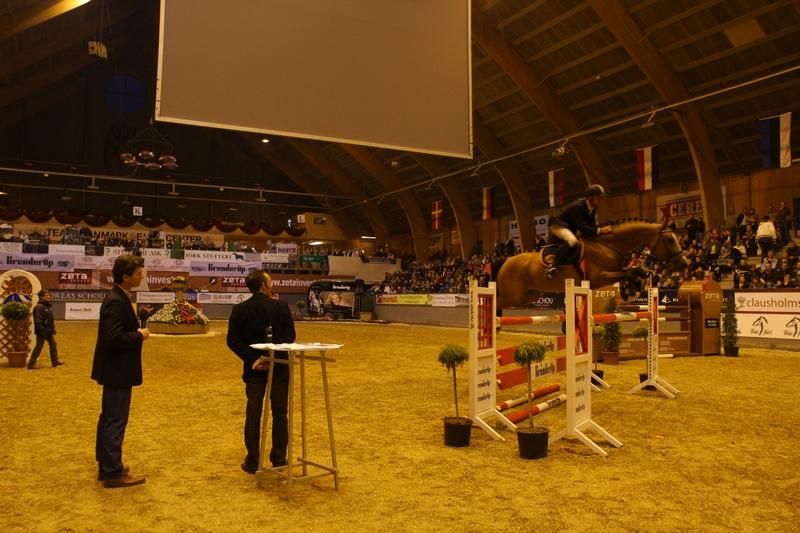 Bo Kristoffersen and Jens Kronborg commenting on the Show jumping stallions.