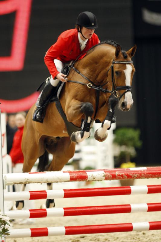 Cross My Haart crowned/graded in Herning 2010. Recieving Elvin Rasmussen's challenge trophy